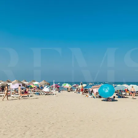 Apartment Seaside With Large Terrace, Pool & Parking Rems
