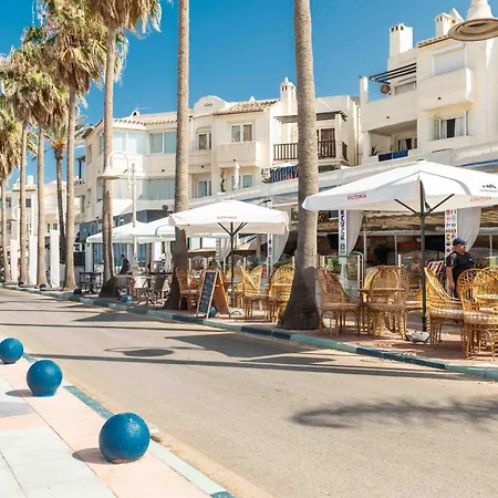 Seaside With Large Terrace, Pool & Parking Rems Apartment