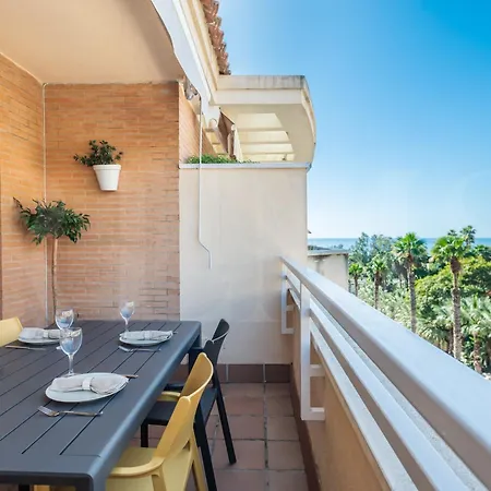 Seaside With Large Terrace, Pool & Parking Rems *