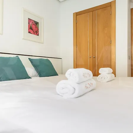 Seaside With Large Terrace, Pool & Parking Rems