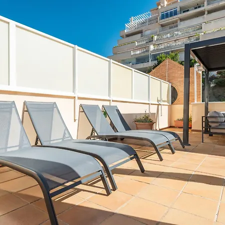 Seaside With Large Terrace, Pool & Parking Rems