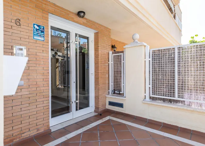 Seaside With Large Terrace, Pool & Parking Rems