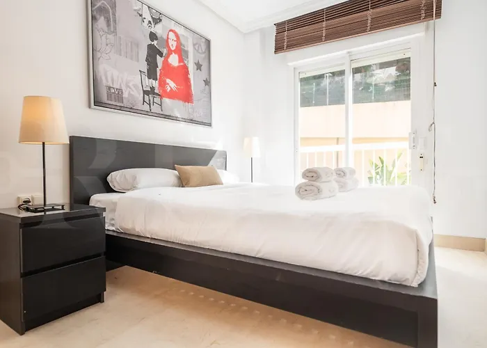 Seaside With Large Terrace, Pool & Parking Rems Lejlighed