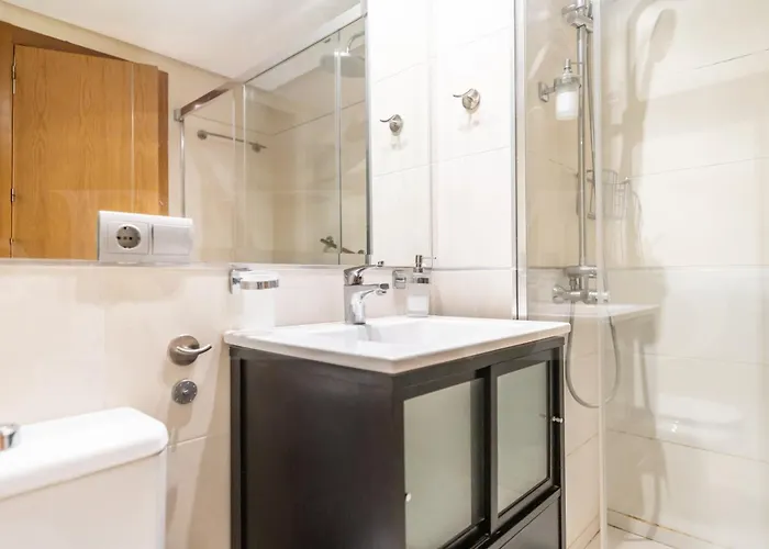 Seaside With Large Terrace, Pool & Parking Rems Lejlighed
