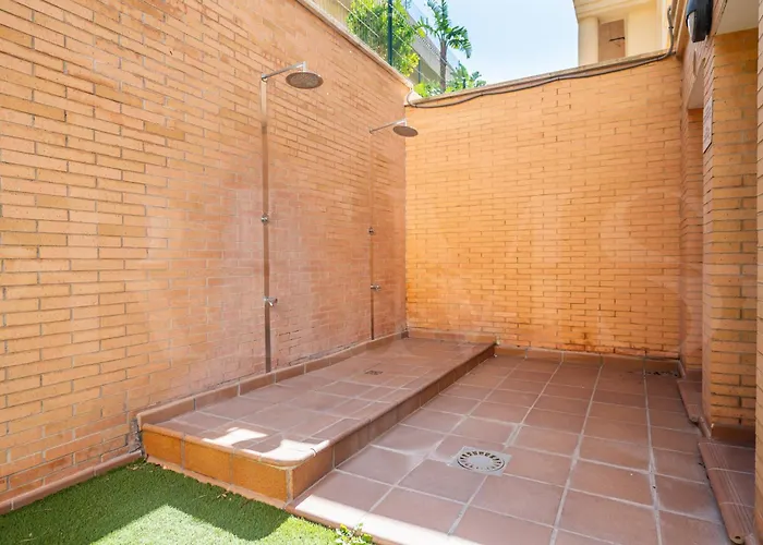 Seaside With Large Terrace, Pool & Parking Rems Lejlighed *