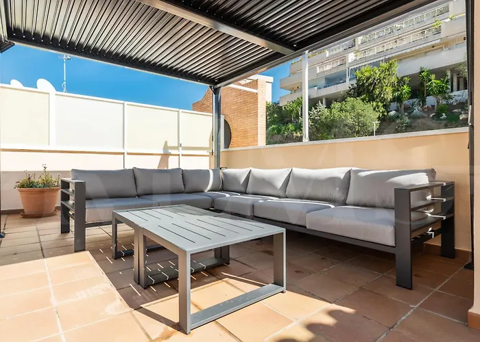 Seaside With Large Terrace, Pool & Parking Rems *