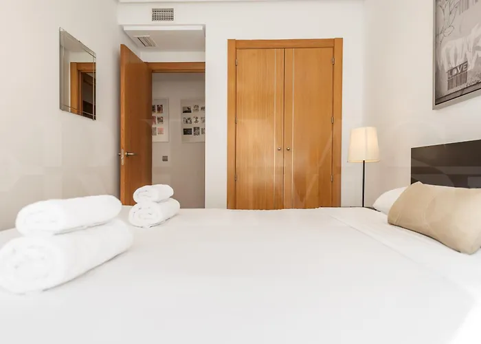 Seaside With Large Terrace, Pool & Parking Rems
