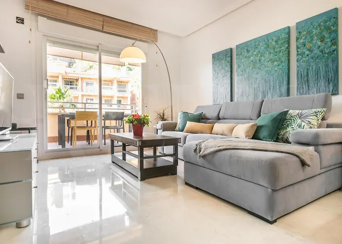 Seaside With Large Terrace, Pool & Parking Rems Lejlighed Benalmádena