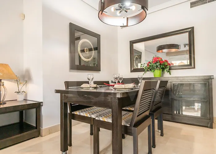 Seaside With Large Terrace, Pool & Parking Rems Lejlighed *