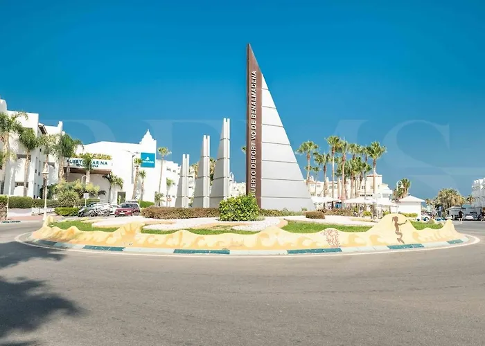 Seaside With Large Terrace, Pool & Parking Rems