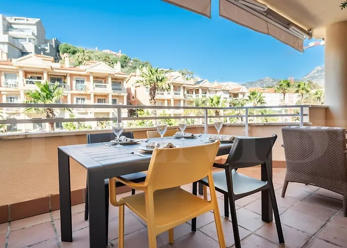 Seaside With Large Terrace, Pool & Parking Rems